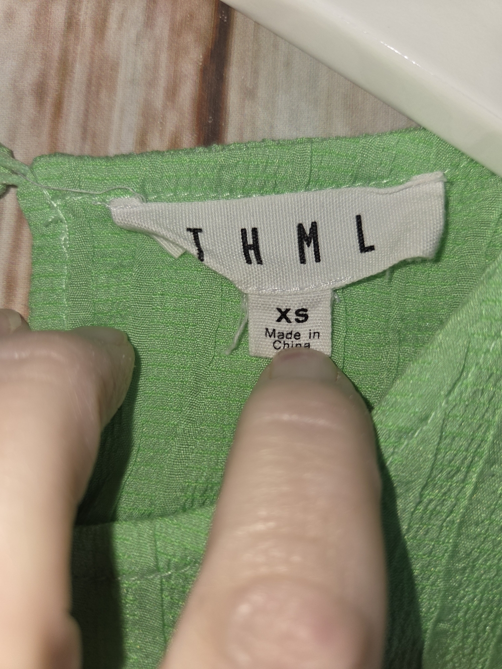 THML Mint/Lime Green Puff Sleeve Blouse. Size XS - Picture 4 of 5